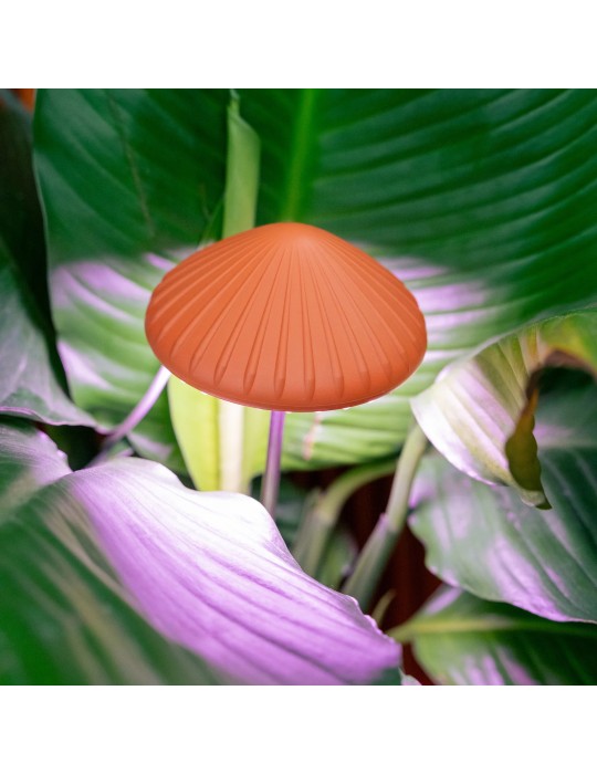 Mushroom-shaped grow light