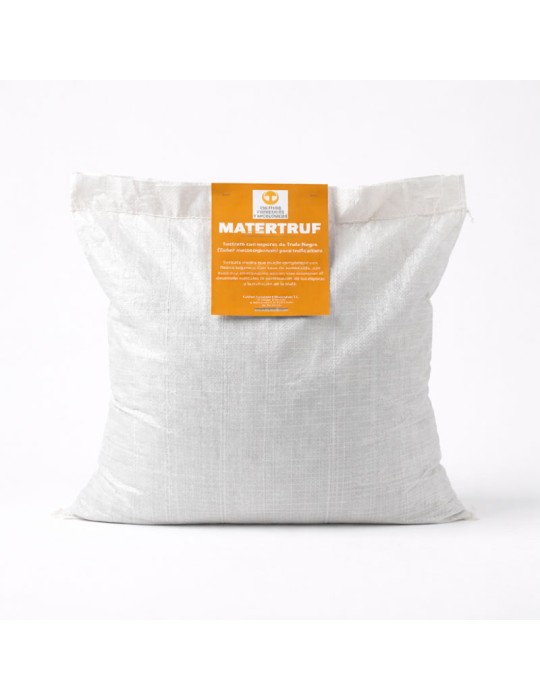 Saco blanco de rafia con sustrato sólido Matertruf y una etiqueta naranja rectangular en la parte frontal.