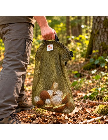 Grüne Netztasche zum Pilzesammeln mit starrem Kunststoffgriff und verstellbarem schwarzem Schultergurt. 2
