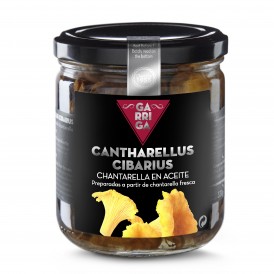 Canned chanterelles in oil