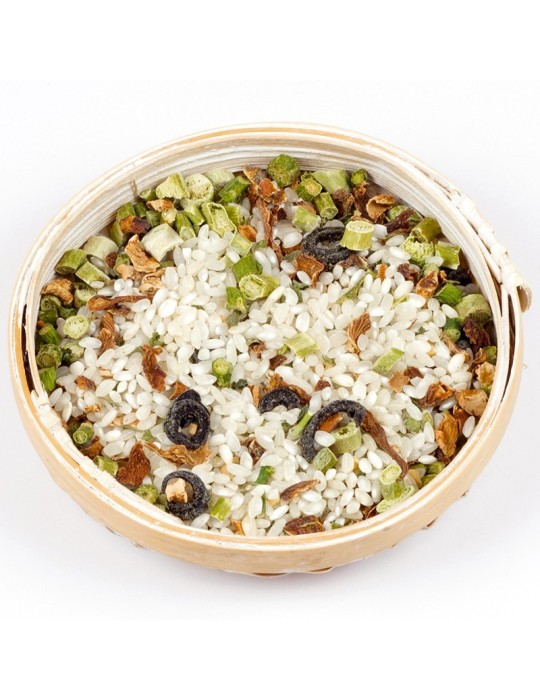 Risotto de rebozuelos, espárragos y aceitunas