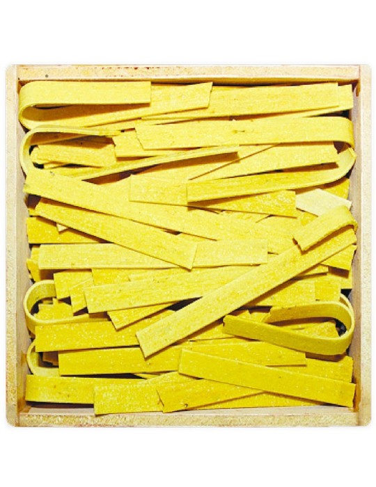 Yellow trumpet noodles