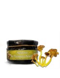 Süß-saure Gelbe Kraterelle Marmelade mit Pinienkernen, ideal zu Fleisch und Fisch.