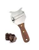 Truffle mandolin with serrated blade