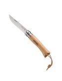 Coltello Opinel N°07 in acciaio inox, manico in faggio e laccetto in cuoio.