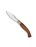 Classic 6 cm Extremeña folding knife with stainless steel blade and handcrafted olive wood handle.