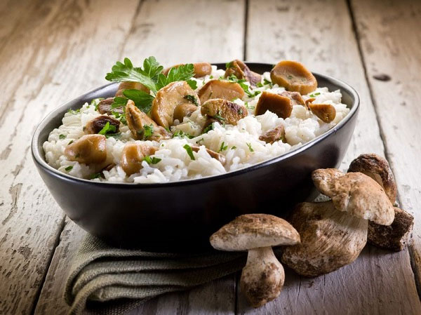 Risotto de champiñones, la receta más sencilla para disfrutar de un arroz mantecoso y lleno de sabor